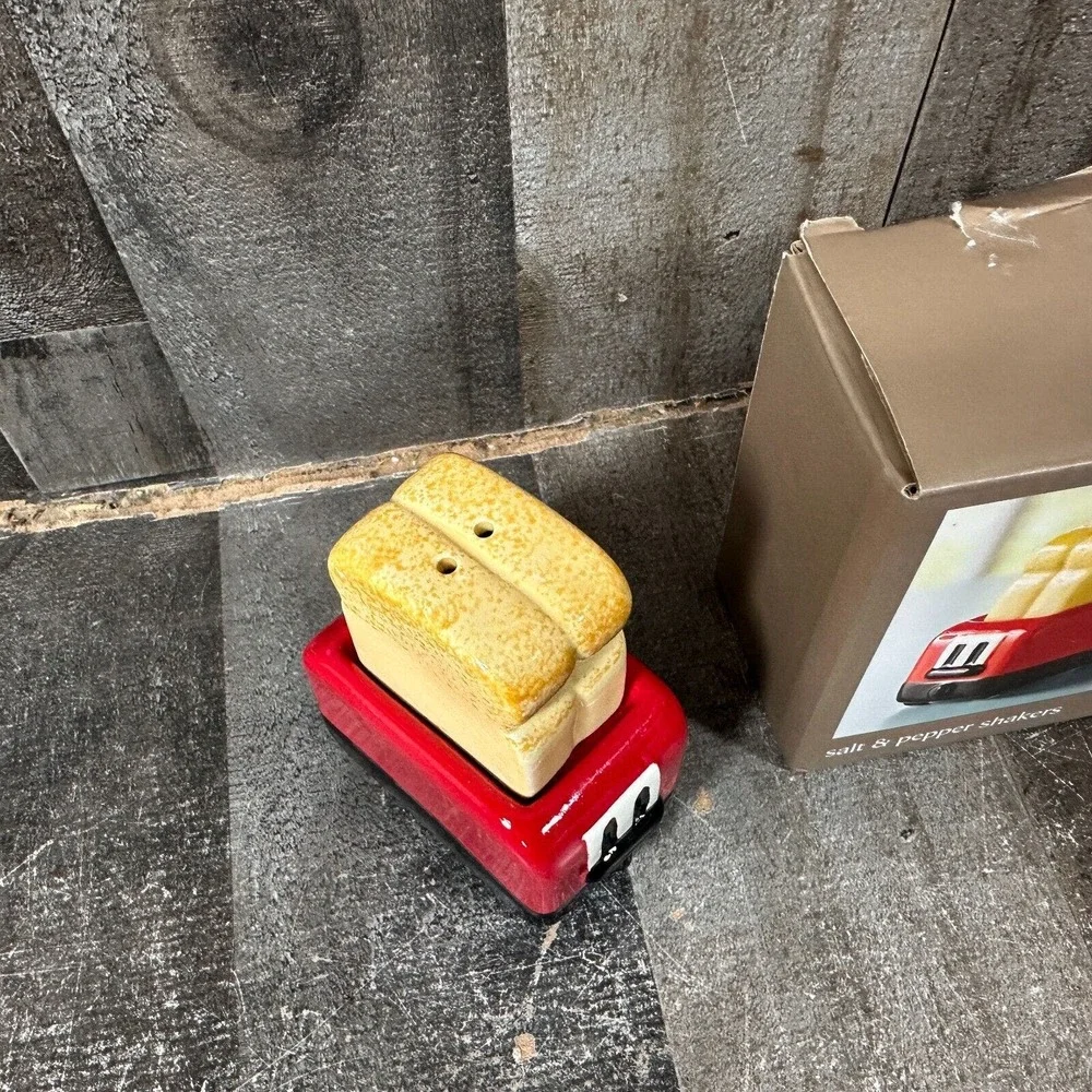 Peir 1 Imports Toaster with Sliced Bread Salt and Pepper Shakers‎ with Box